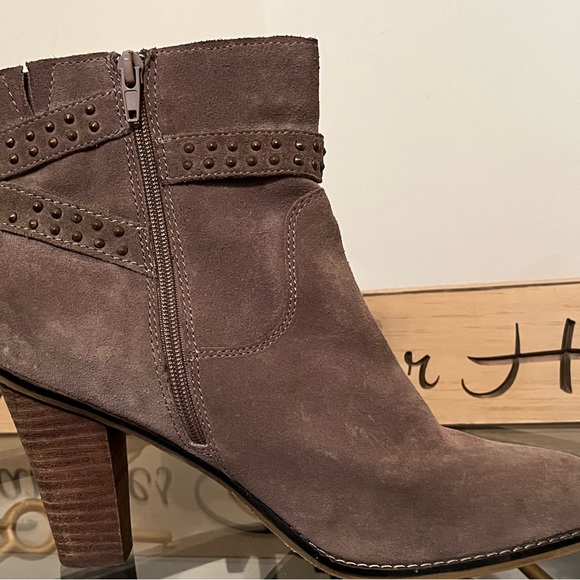 Tan leather booties - Picture 2 of 10